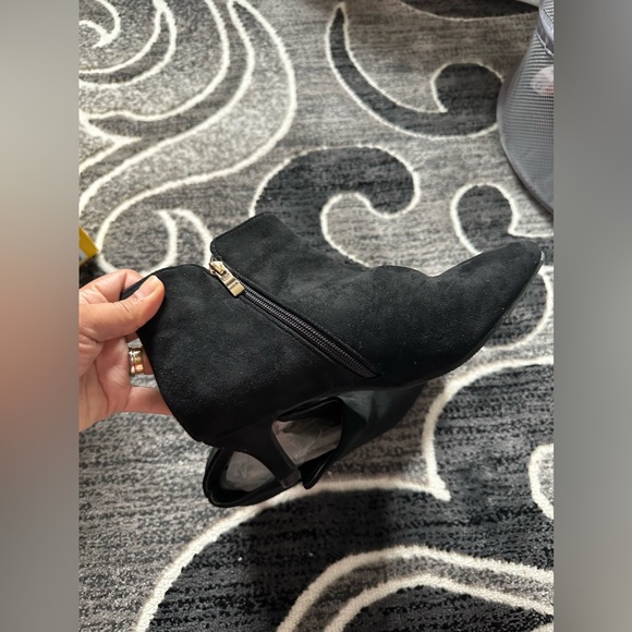 Boots - Picture 3 of 5